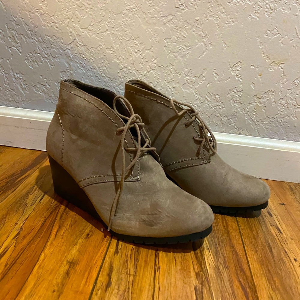 Elevating heels